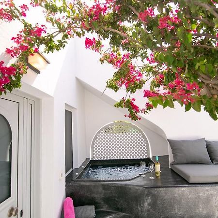 Sensia Luxury Apartment With Hot Tub Oia  Extérieur photo