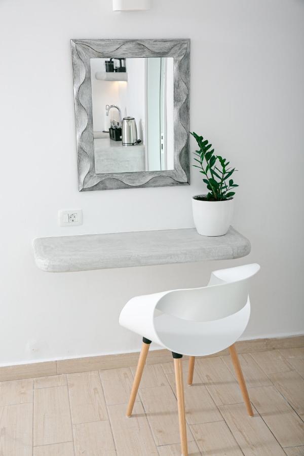Sensia Luxury Apartment With Hot Tub Oia  Extérieur photo